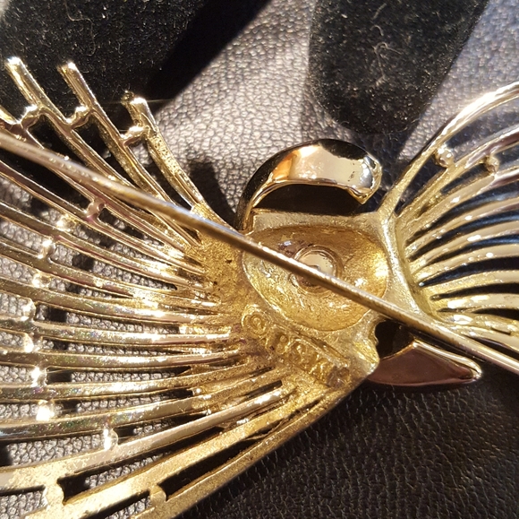 BSK Vintage Bow Brooch - Picture 5 of 7